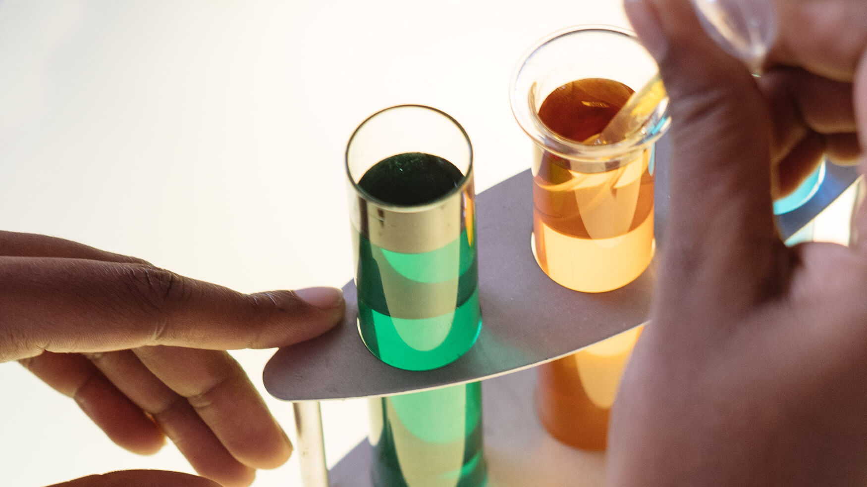 qarbone-service-chimie-eprouvettes laboratoire d'analyse chimique, chimie analytique, éprouvette, nuance, compostion