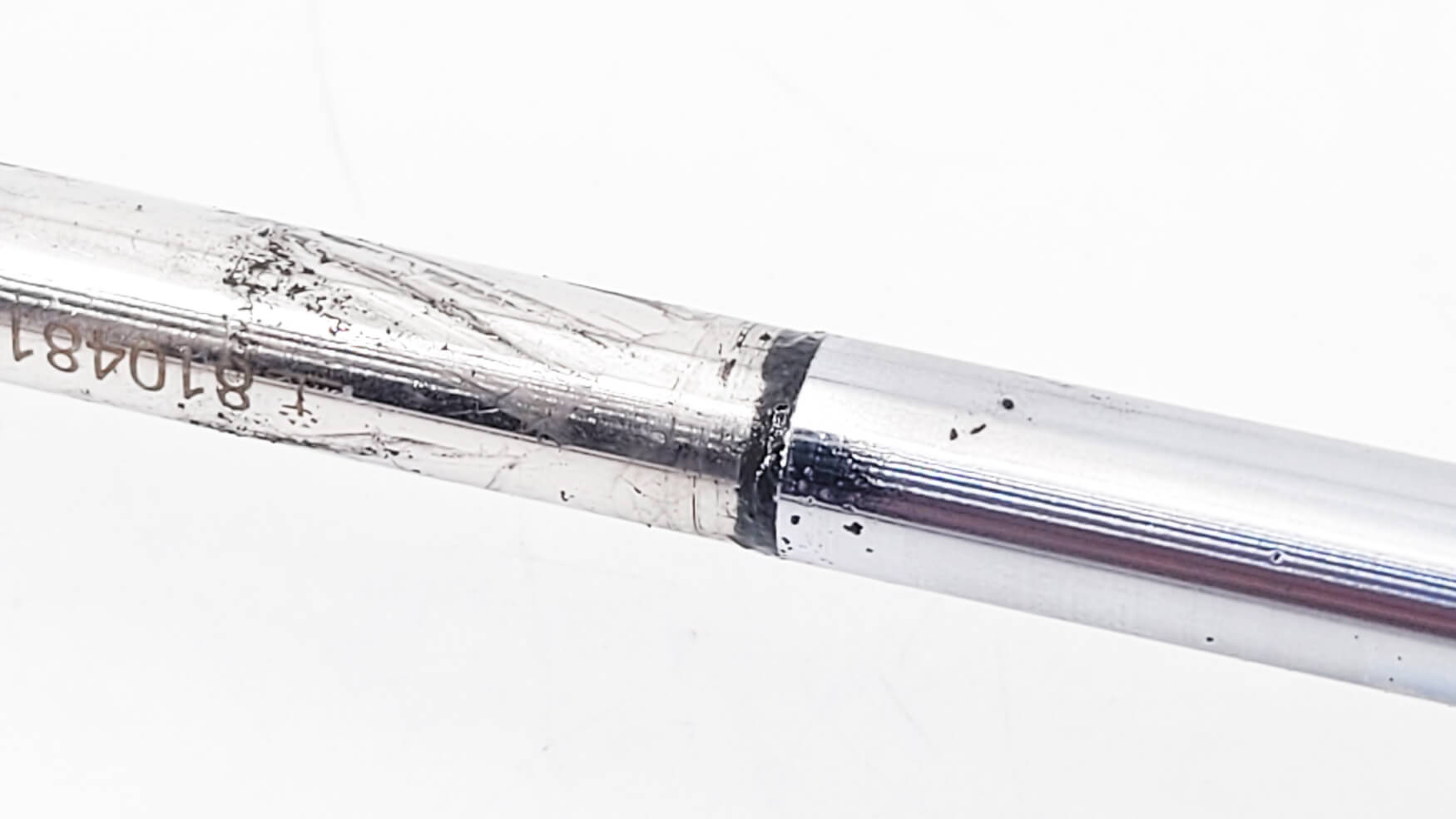 analyse de corps étrangers, identification de dépôt sur tige en métal, laboratoire cofrac