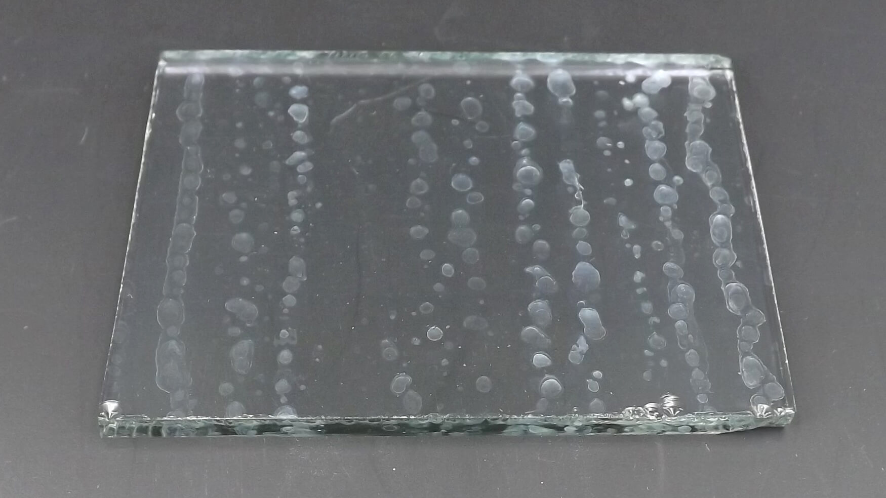 défaut sur verre, analyse de coulure blanche