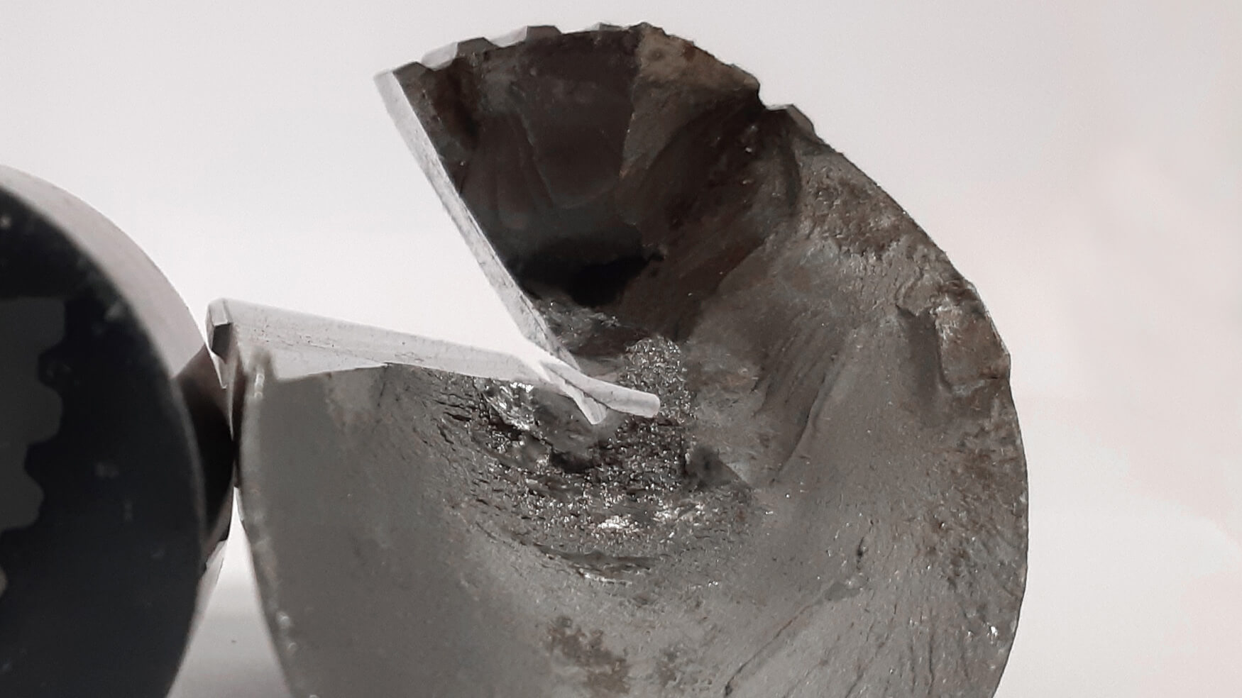 expertise de défaillance, fractographie, rupture, fissure sur métal