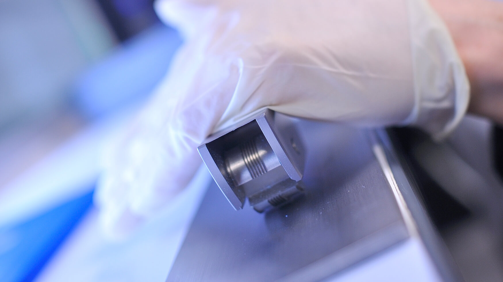 test de tenue de revêtement de surface en laboratoire, caractérisation des surfaces et des matériaux